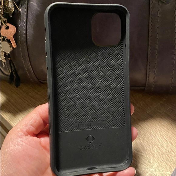 iPhone 11 Pro Max casely case EUC - Picture 8 of 8